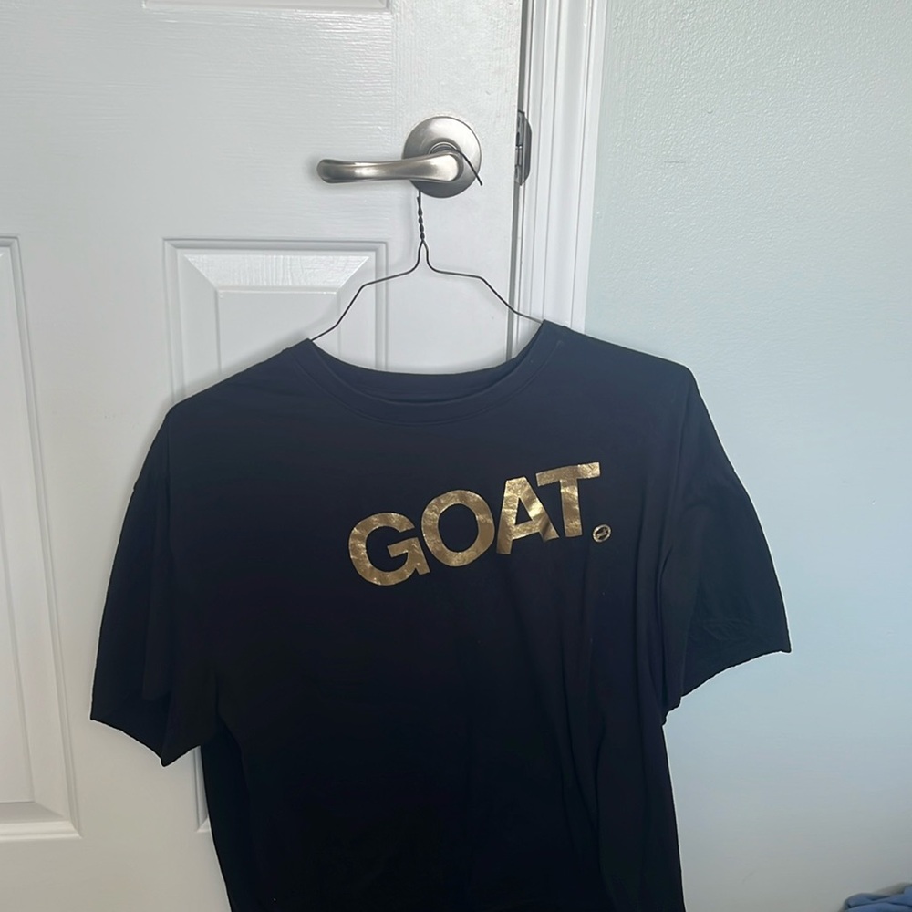 Goat graphic tee. No Stains.